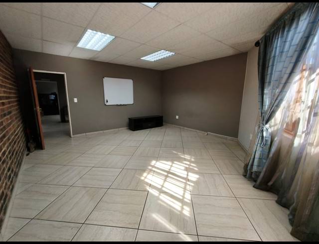 1,060M² WORKSHOP TO LET IN UNITAS PARK